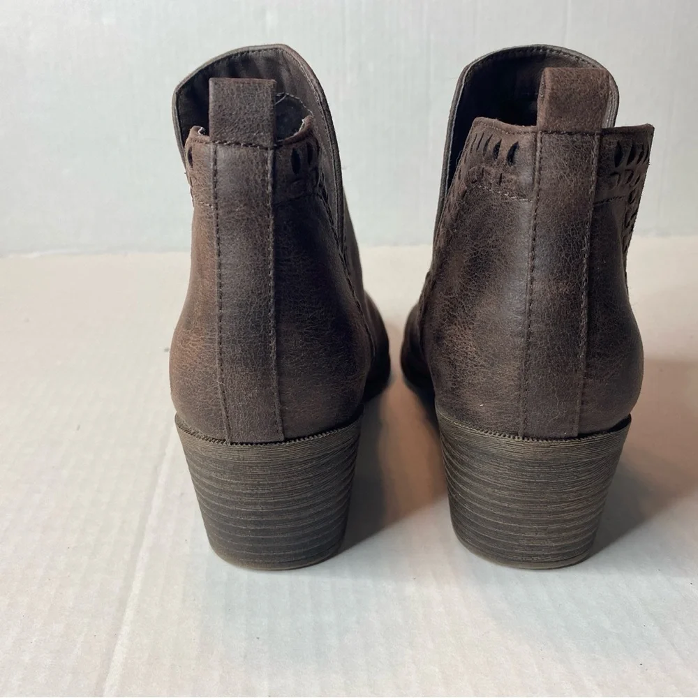 Rock & Candy Women's Size 7 Wide Brown Western Lipton Chelsea Ankle Boot
